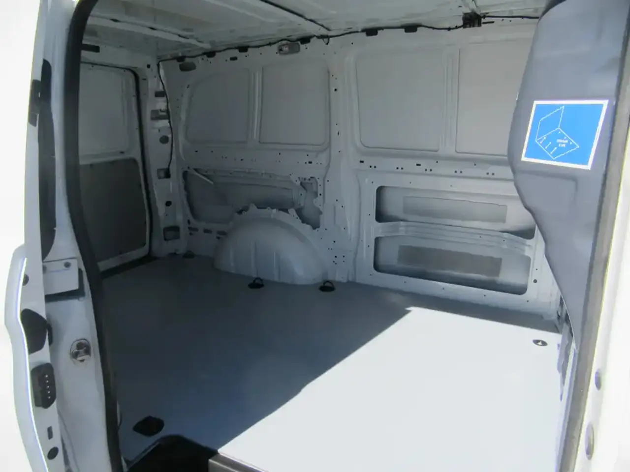 Mercedes-Benz Metris Cargo Van - Image 9