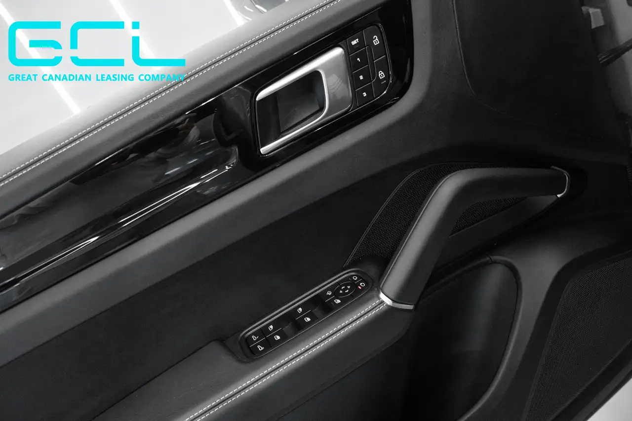 Porsche Cayenne - Image 18