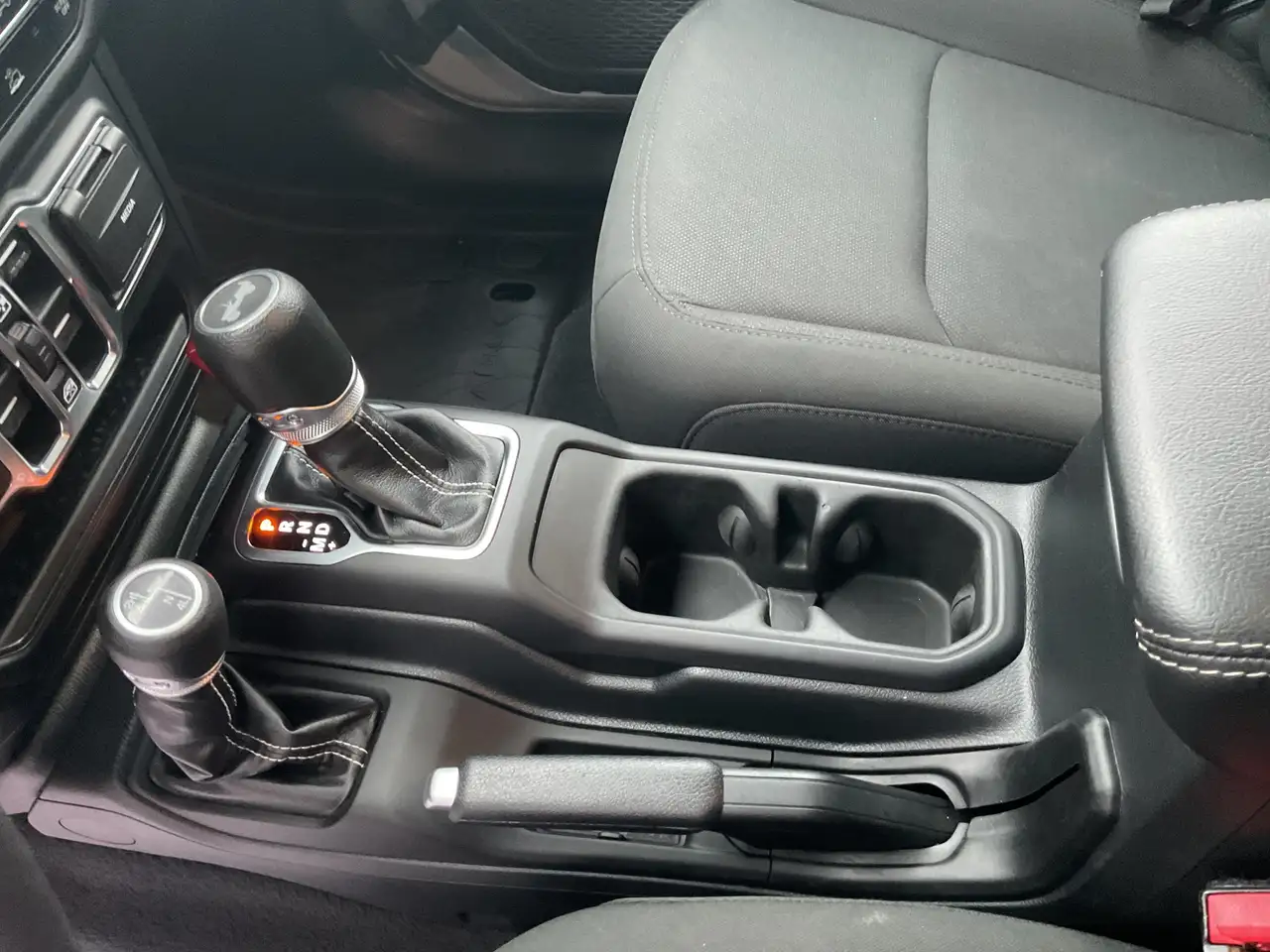 Jeep Wrangler - Image 27