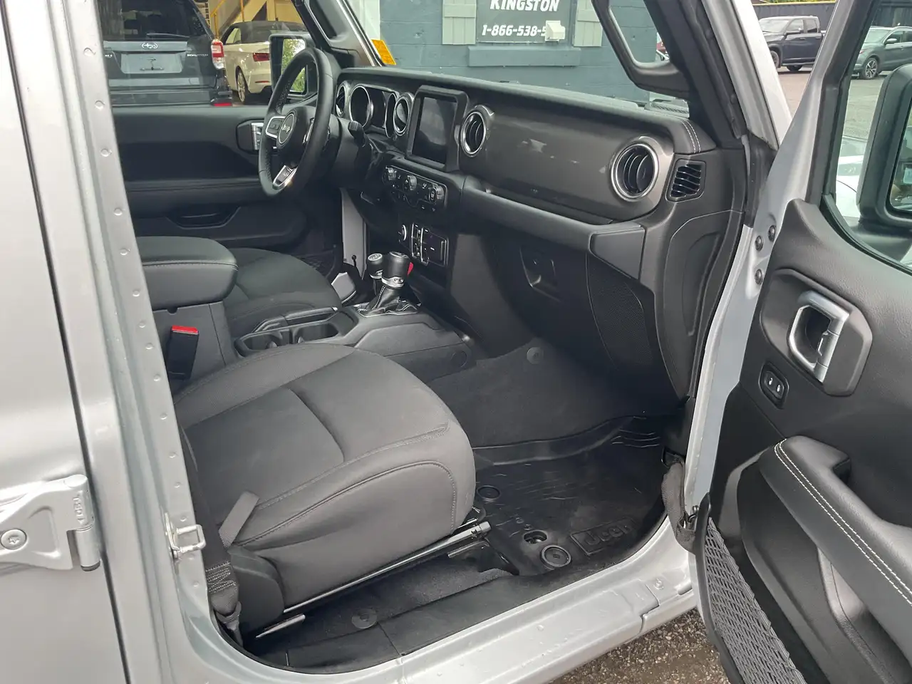 Jeep Wrangler - Image 18