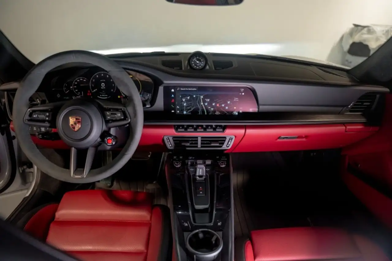 Porsche 911 - Image 8