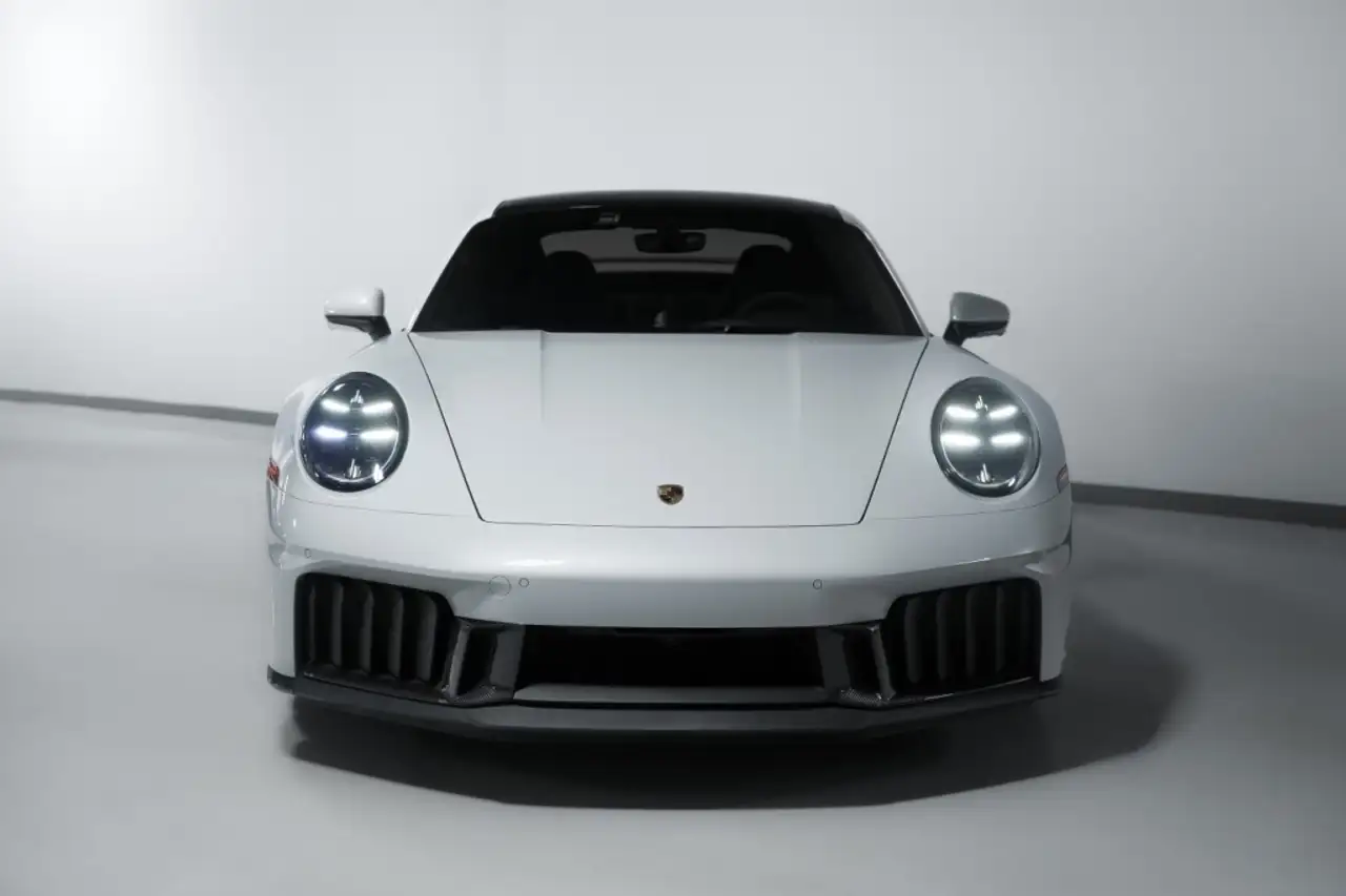 Porsche 911 - Image 2