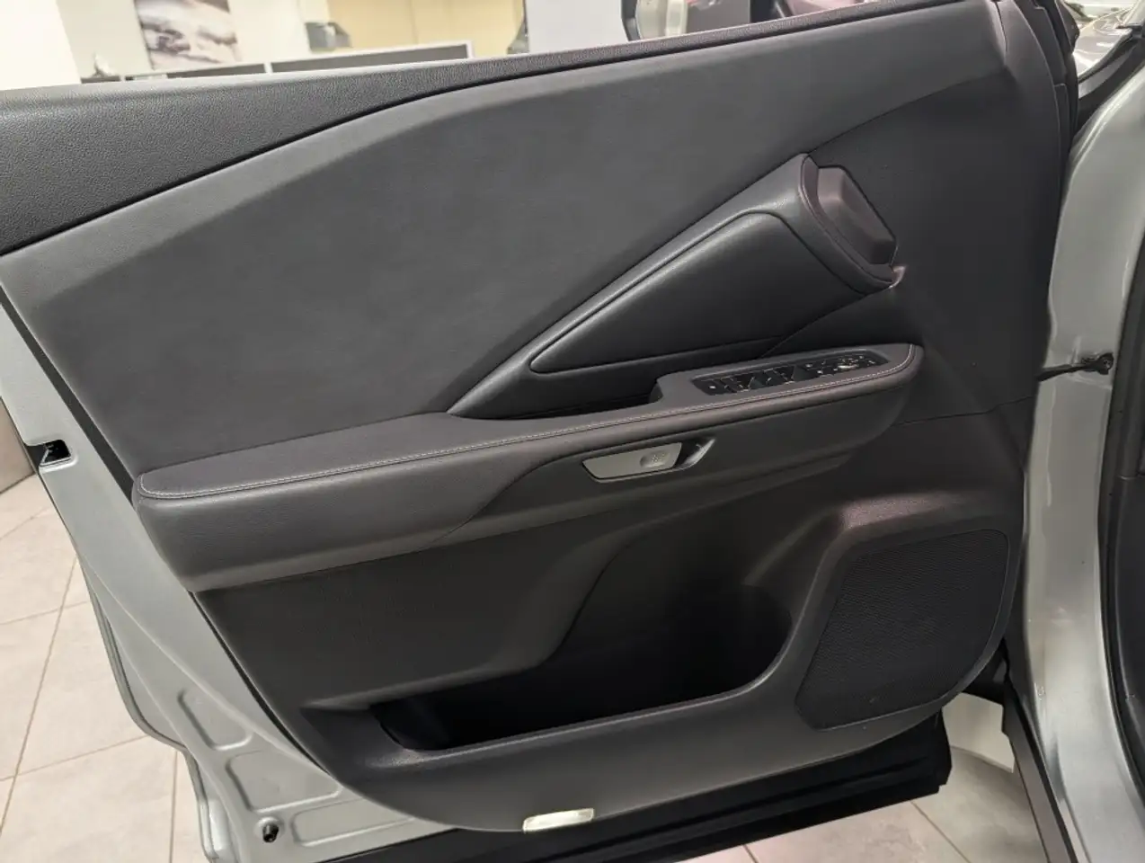 Lexus TX 350 - Image 13