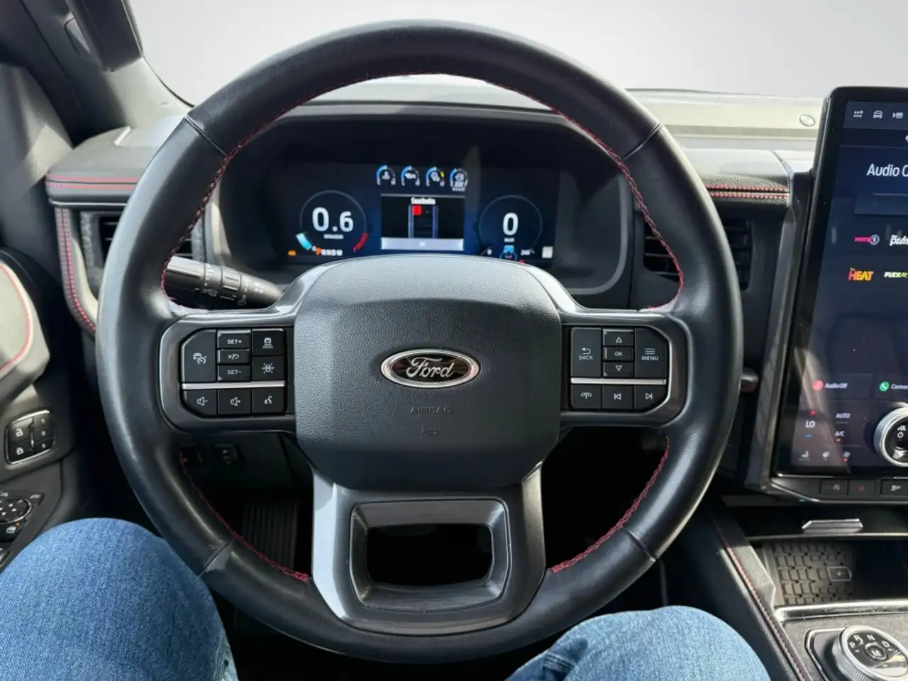 Ford Expedition - Image 13