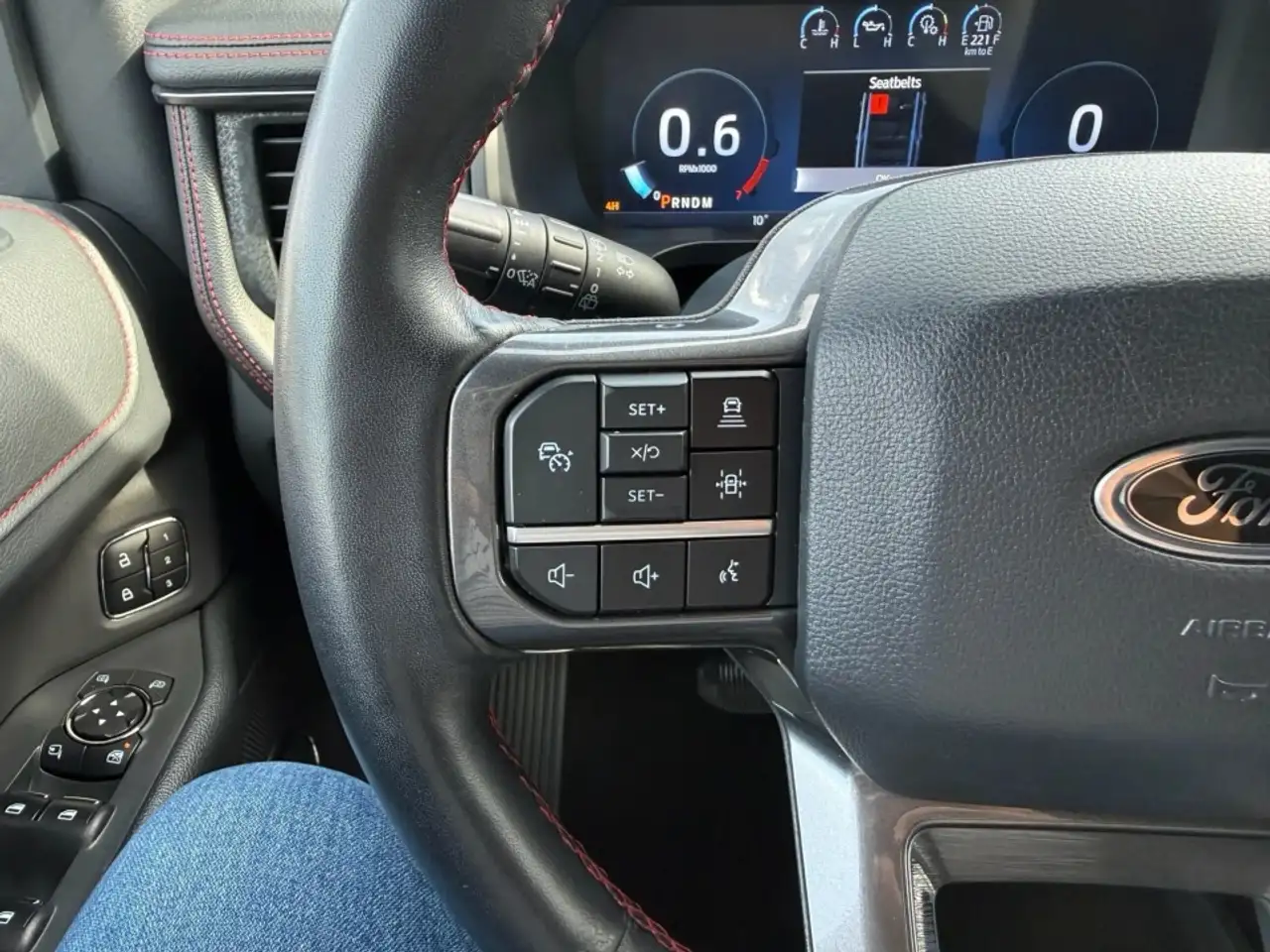 Ford Expedition - Image 14