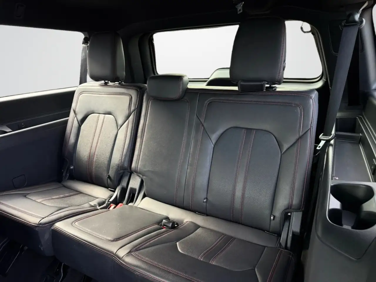 Ford Expedition - Image 23