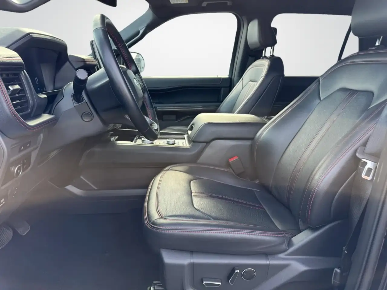 Ford Expedition - Image 11