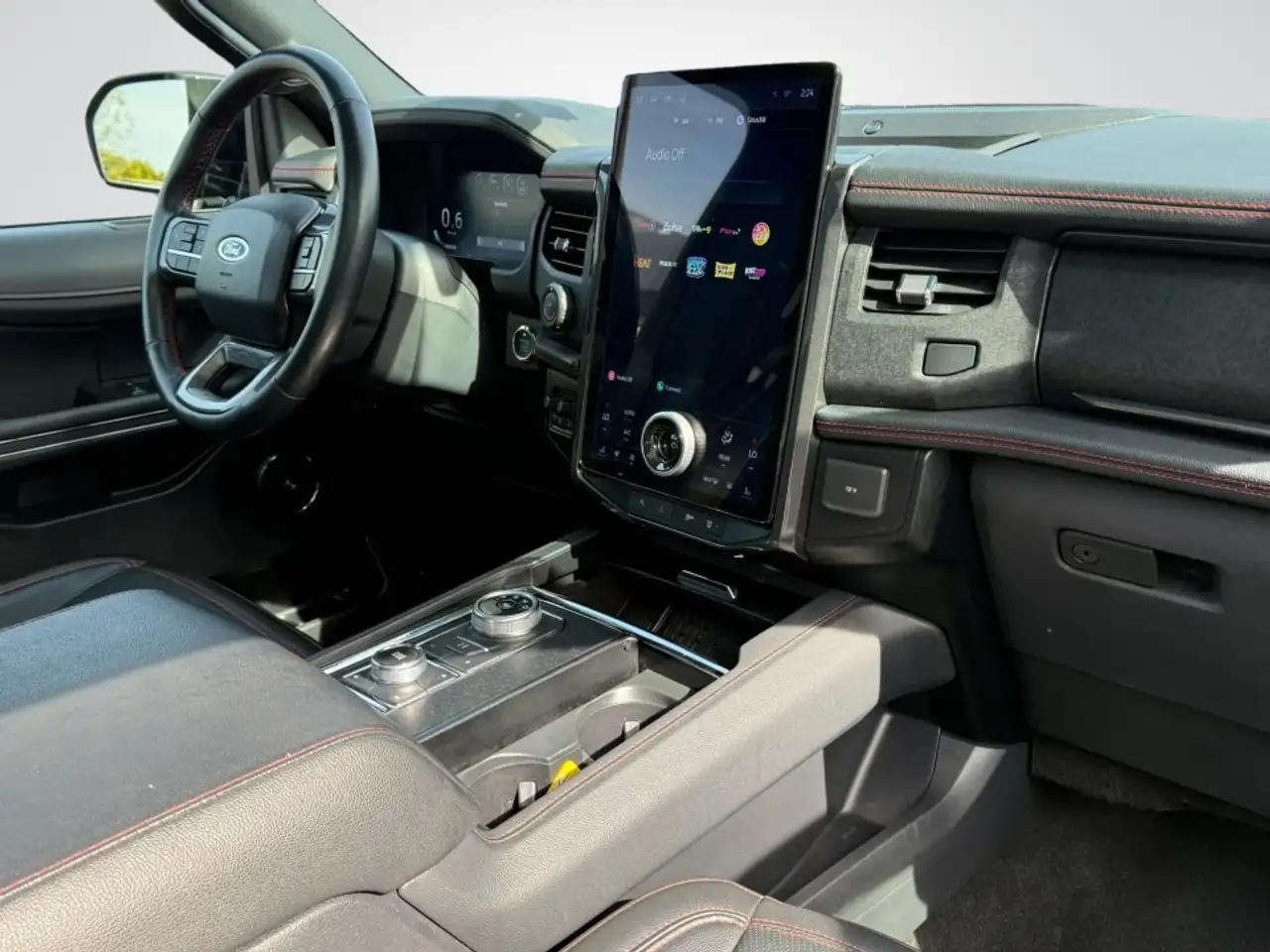 Ford Expedition - Image 24