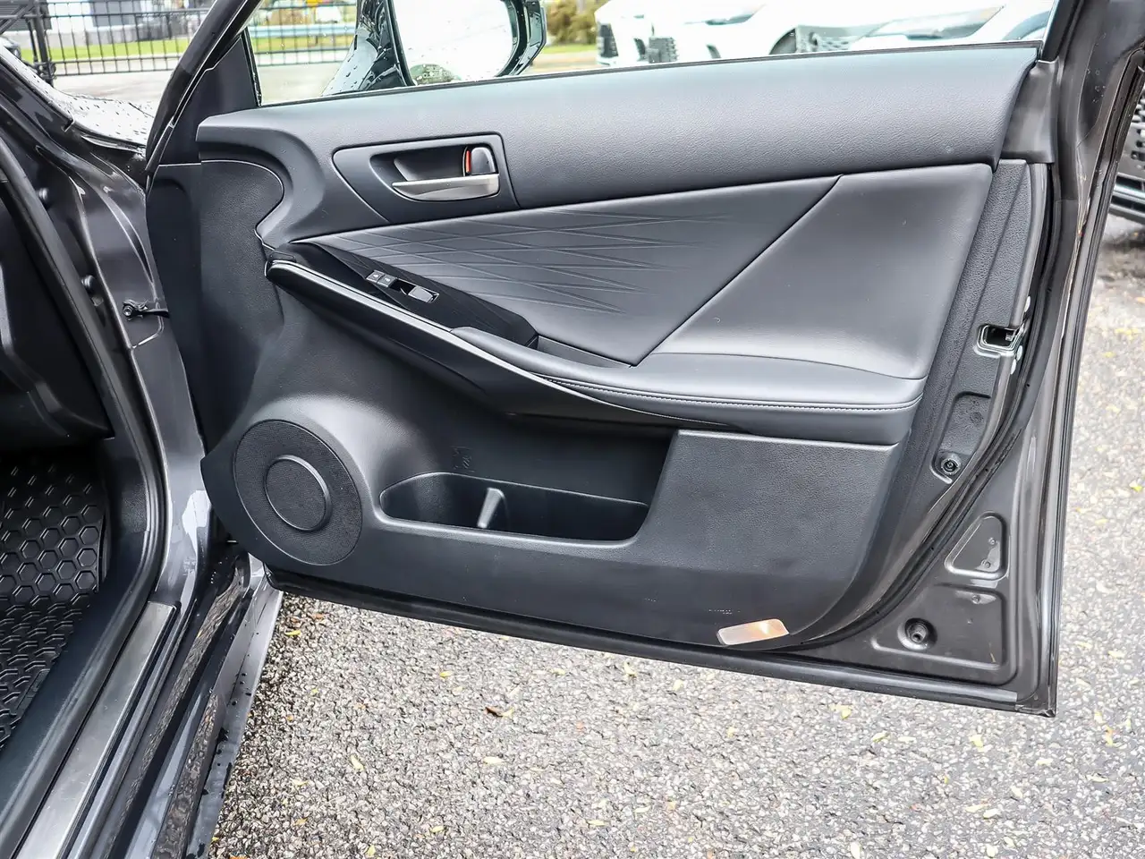 Lexus IS - Image 21