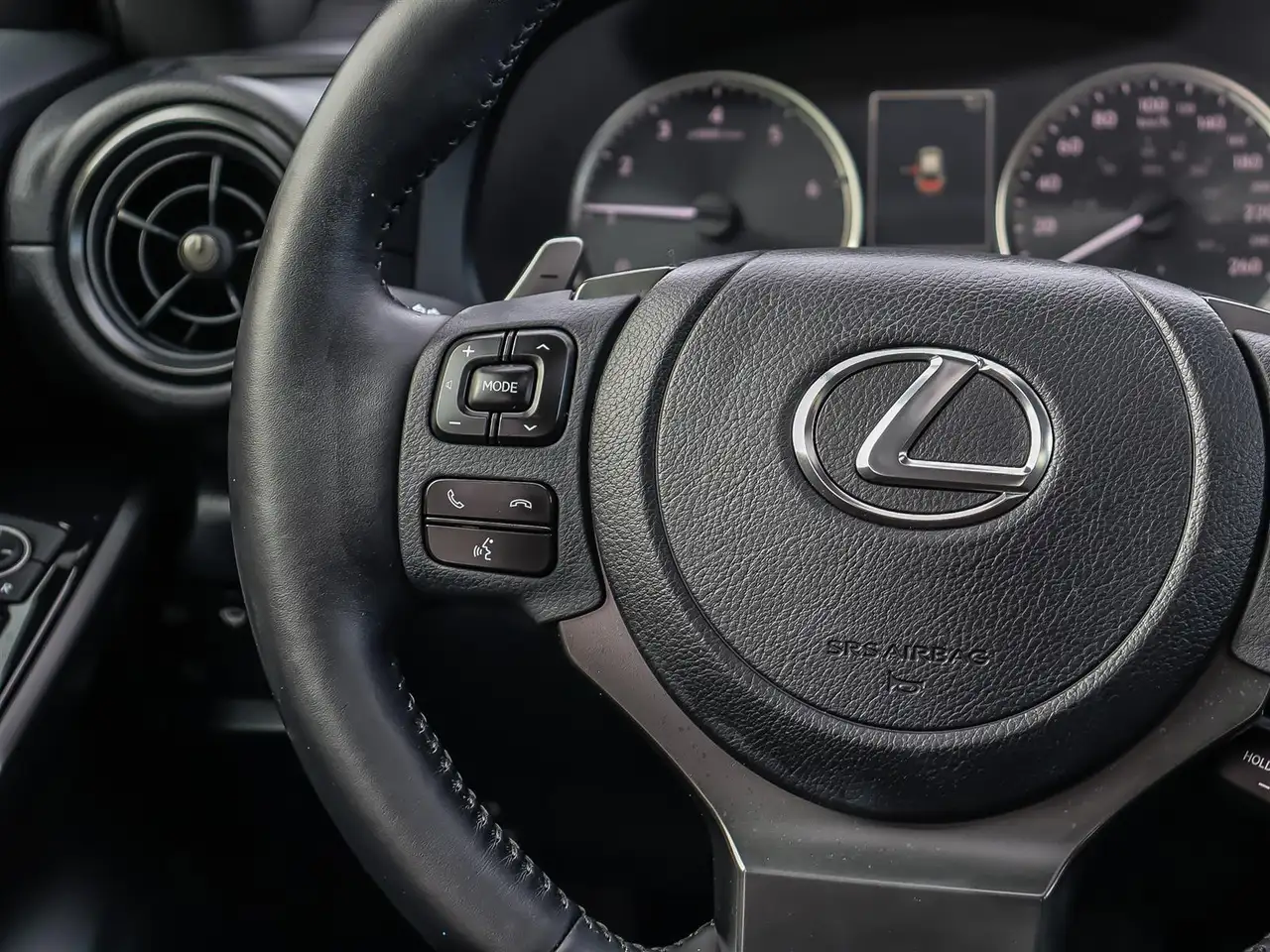 Lexus IS - Image 14