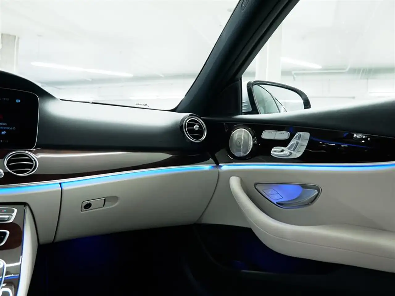 Mercedes-Benz E-Class - Image 28