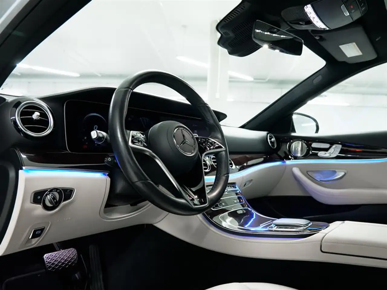 Mercedes-Benz E-Class - Image 18