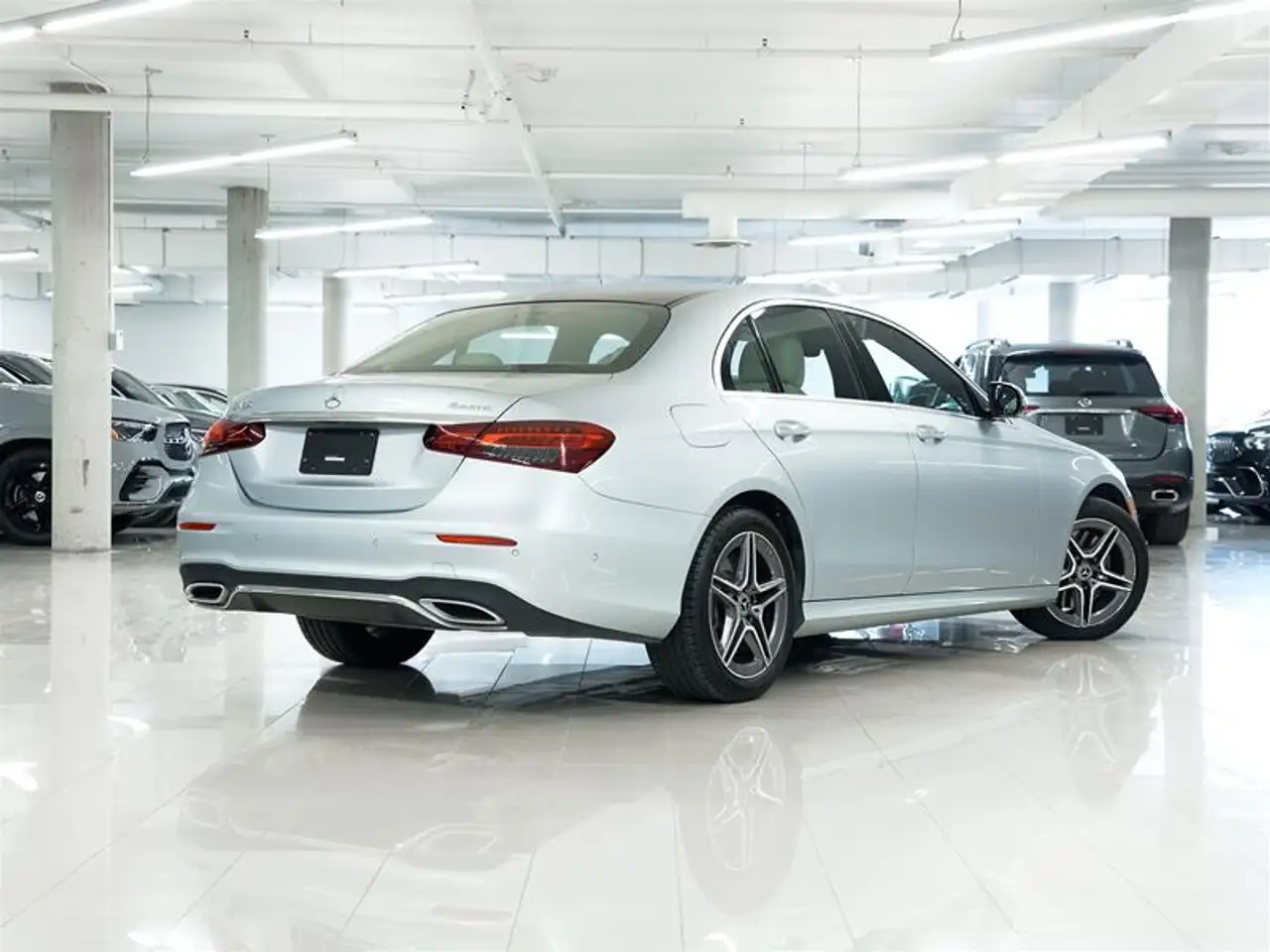 Mercedes-Benz E-Class - Image 4