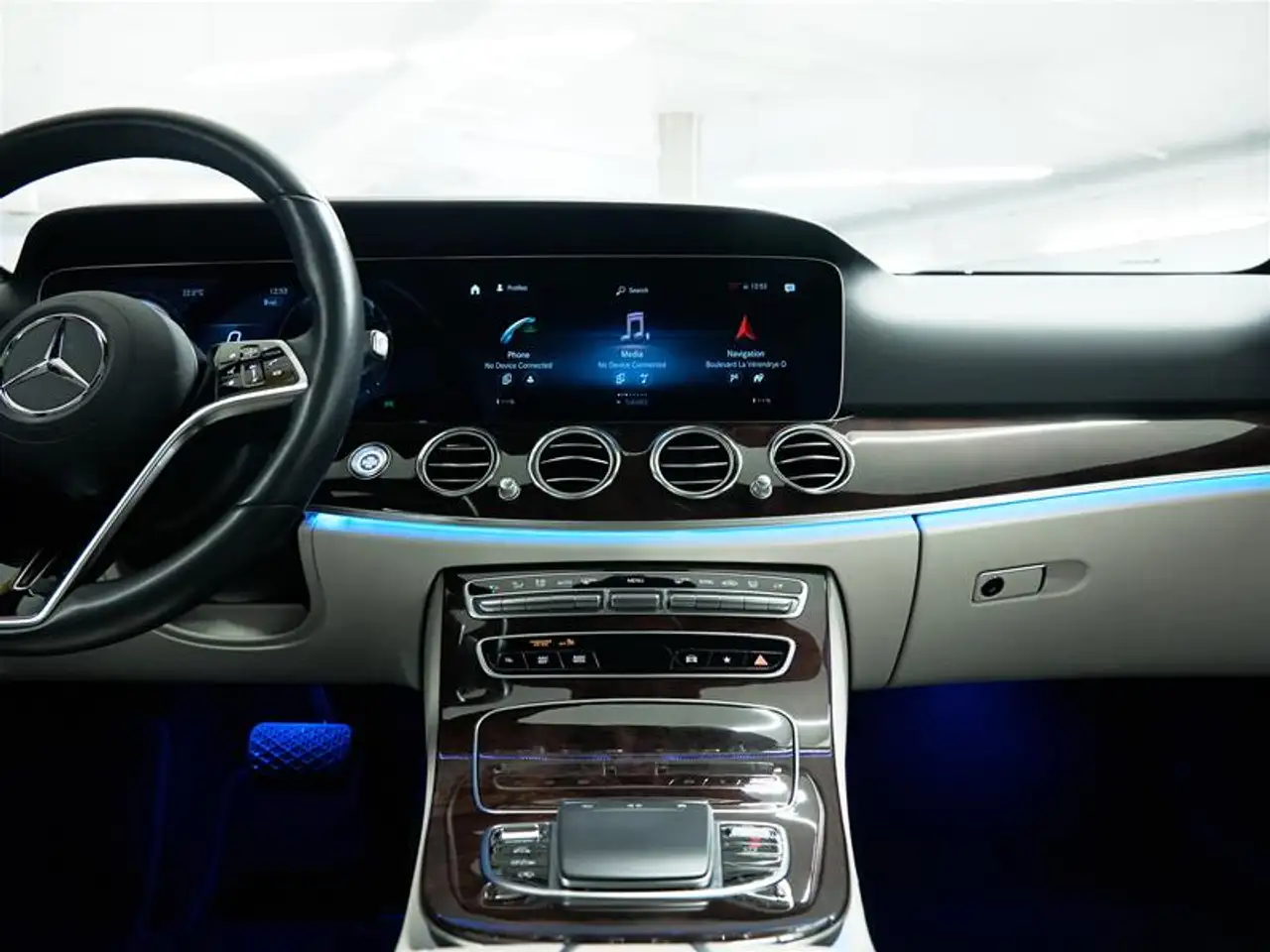 Mercedes-Benz E-Class - Image 27