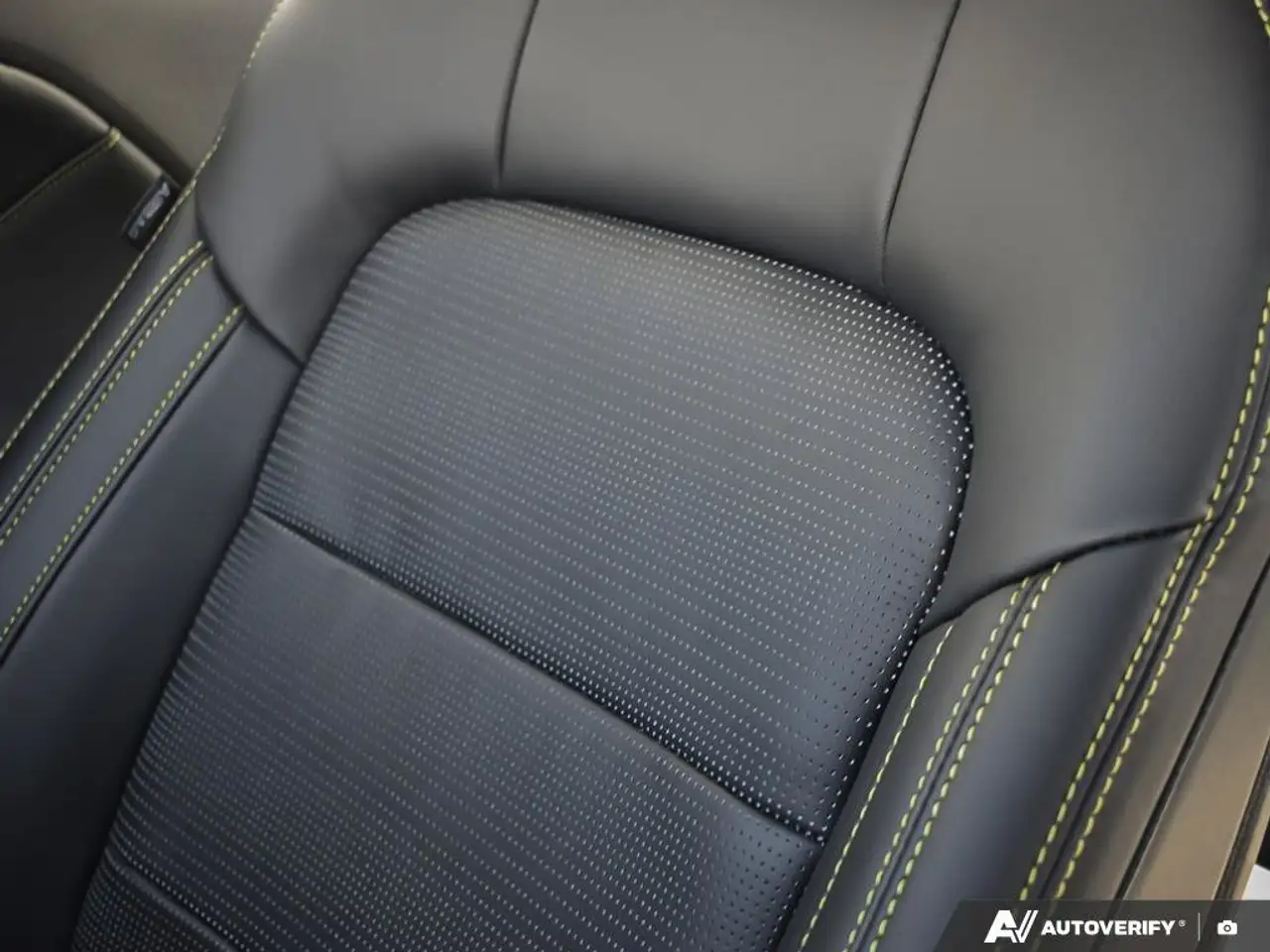 Ford Mustang - Image 25