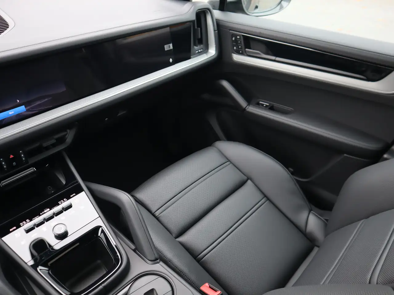 Porsche Cayenne - Image 17