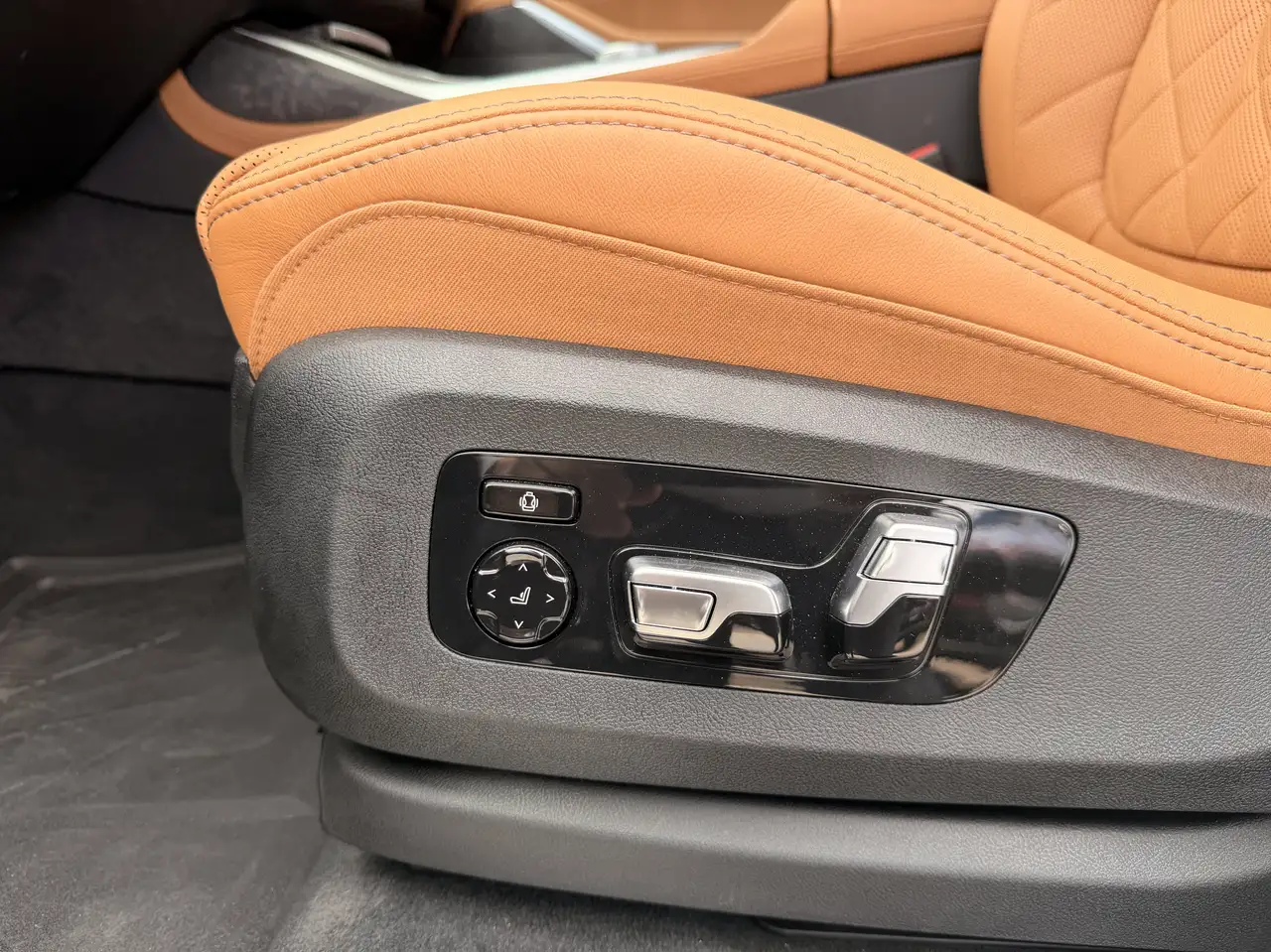 BMW X7 - Image 22