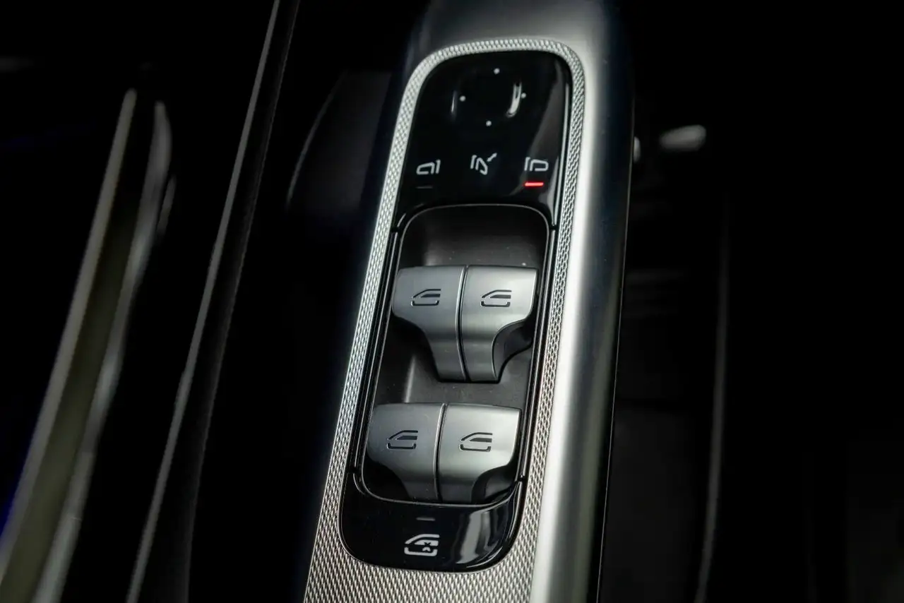 Mercedes-Benz GLC - Image 13