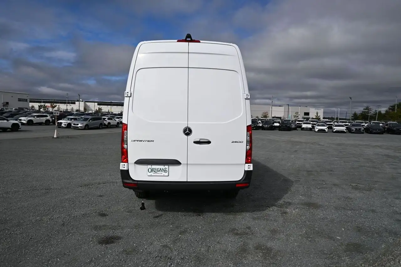 Mercedes-Benz Sprinter - Image 17