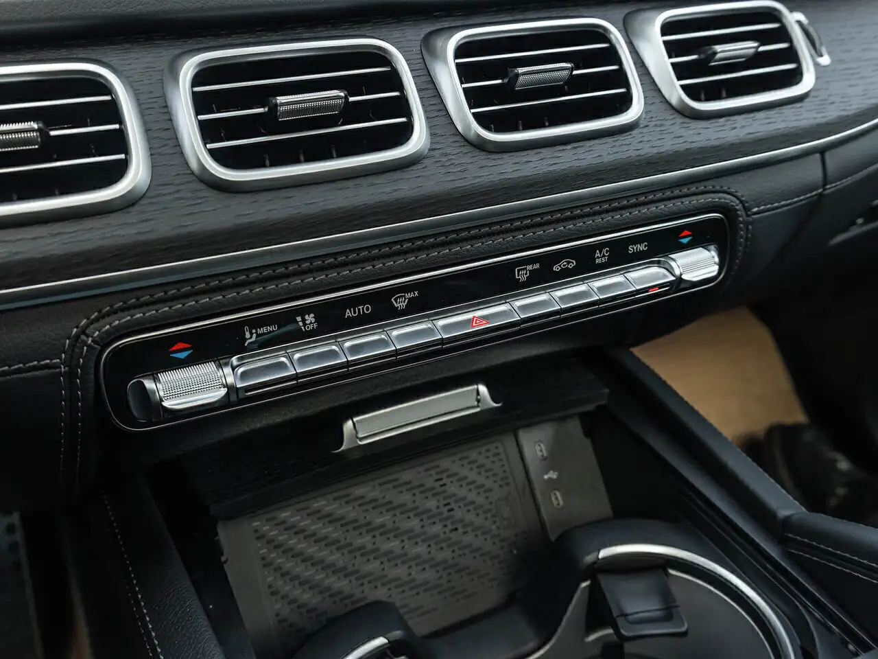 Mercedes-Benz GLE - Image 32