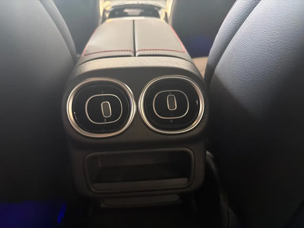 Mercedes-Benz GLC - Image 21