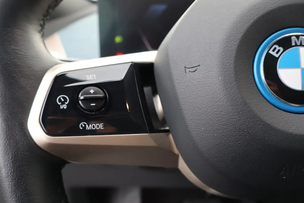 BMW iX - Image 21