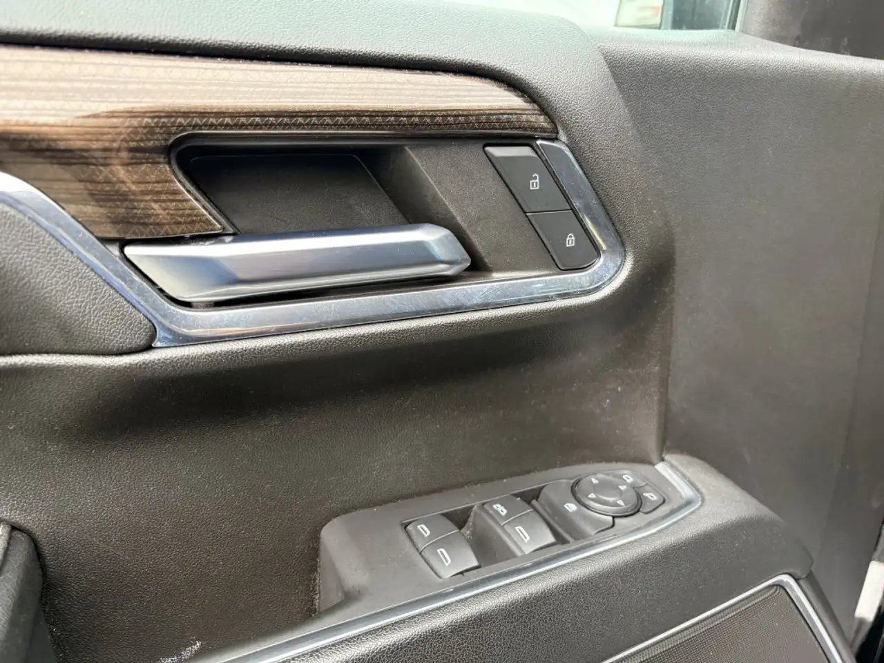 Chevrolet Silverado 1500 - Image 10
