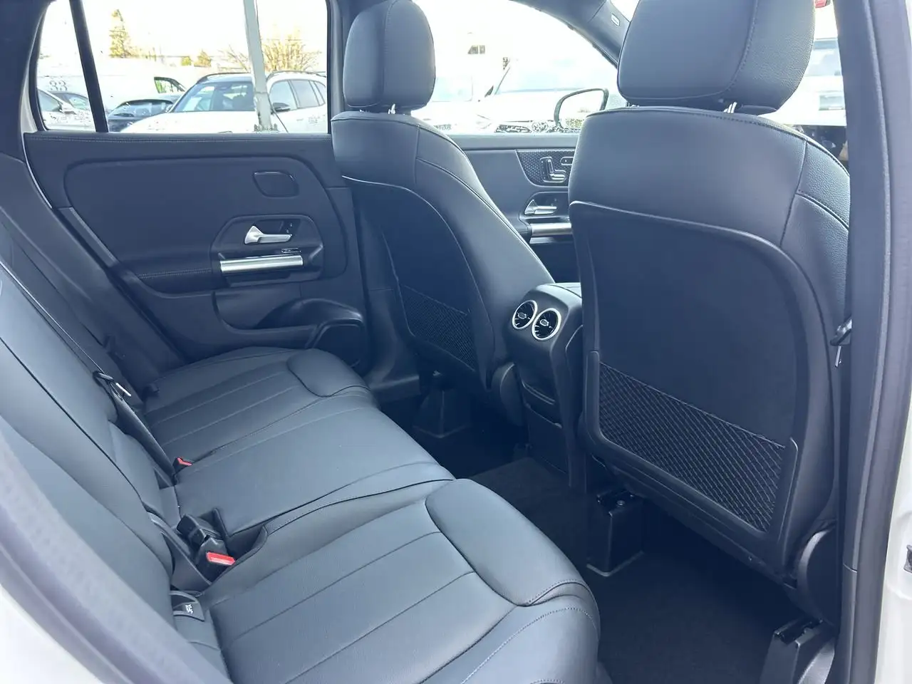 Mercedes-Benz GLA - Image 32