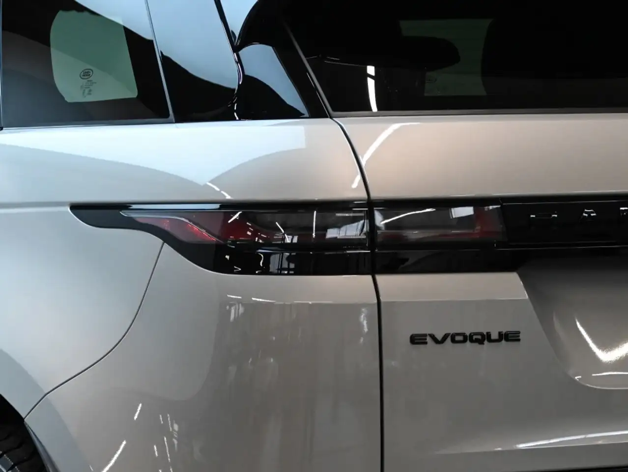 Land Rover Range Rover Evoque - Image 31