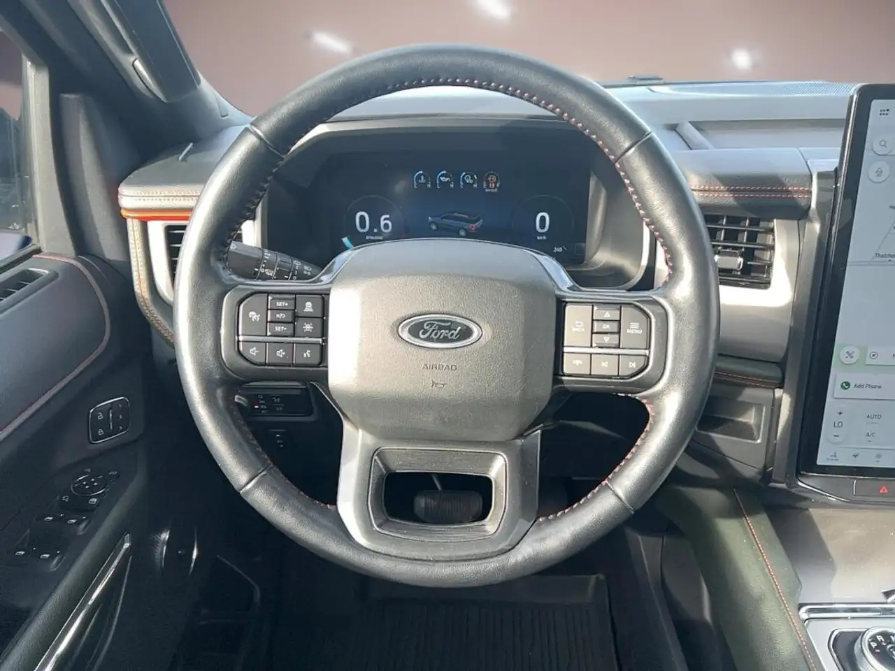 Ford Expedition - Image 8