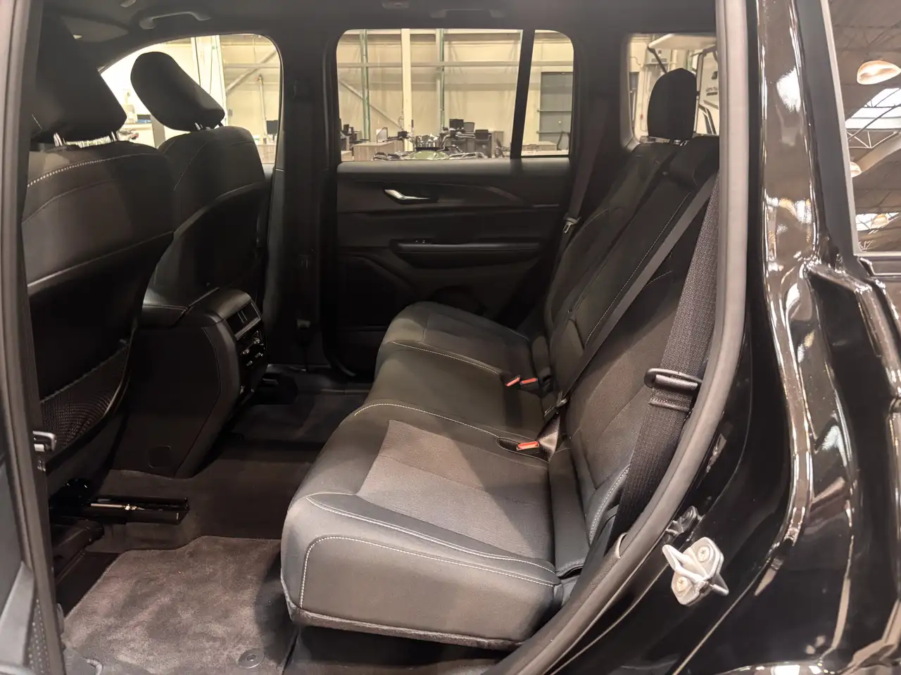 Jeep Grand Cherokee - Image 10