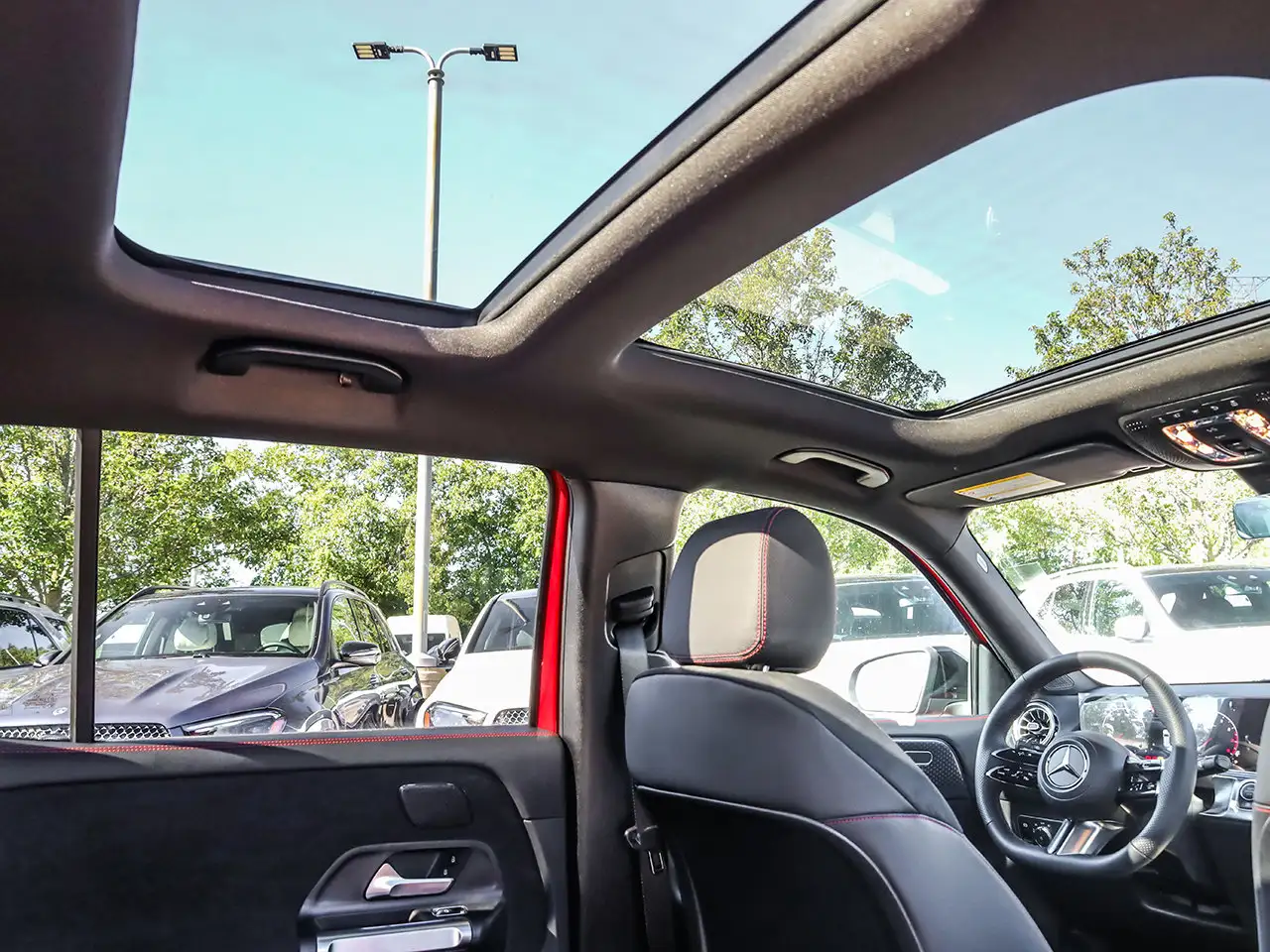 Mercedes-Benz GLB - Image 16