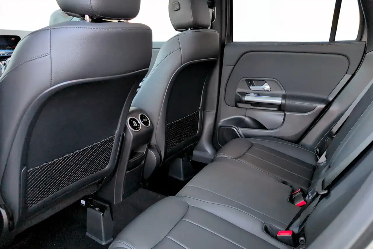 Mercedes-Benz GLA - Image 12
