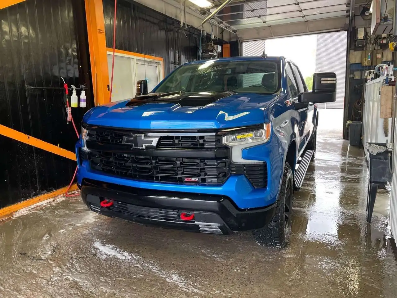 Chevrolet Silverado 1500 - Image 1