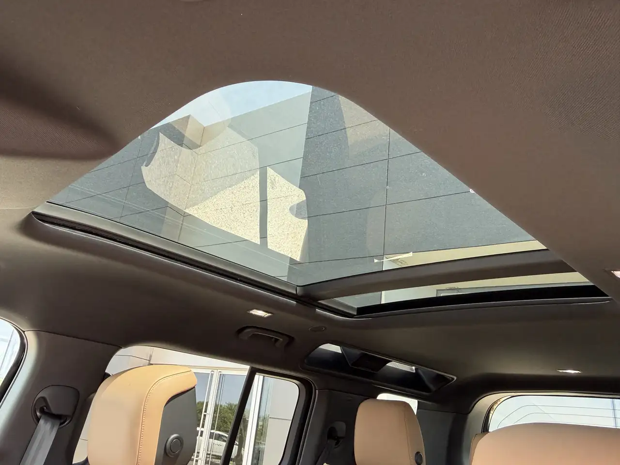 Land Rover Defender - Image 18