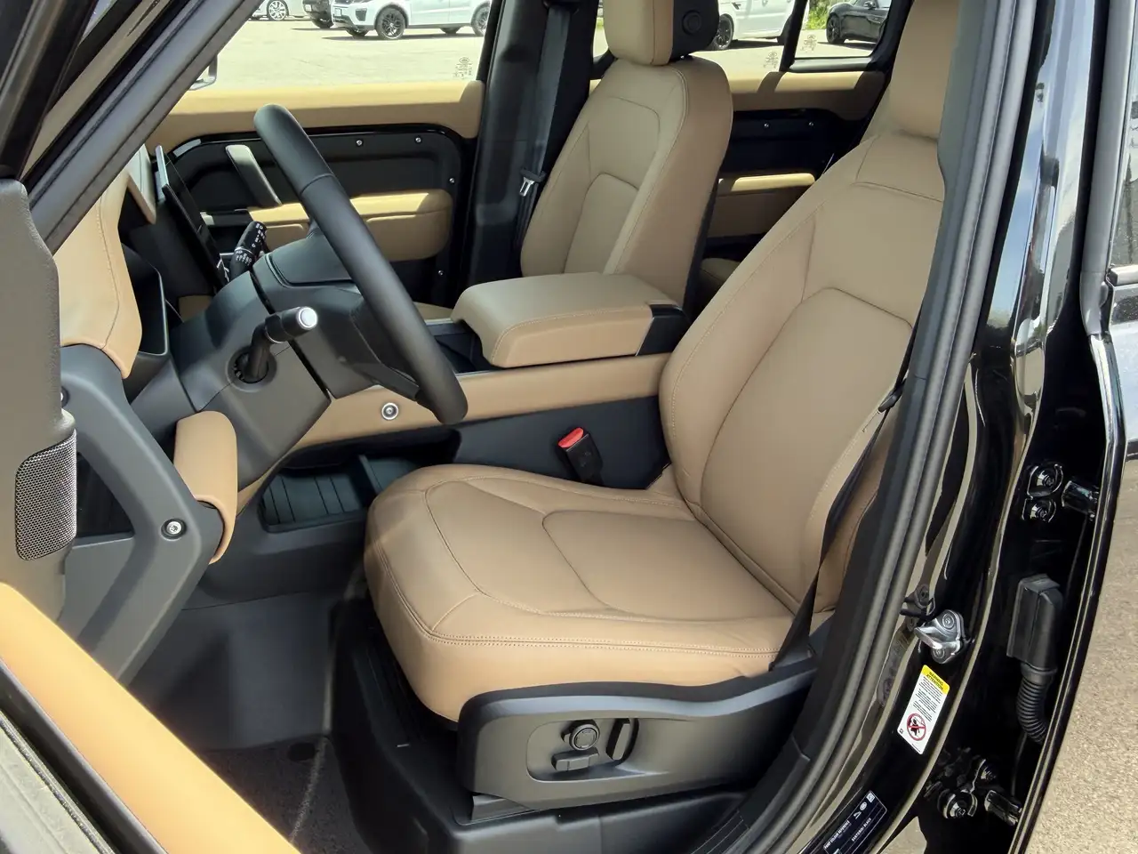Land Rover Defender - Image 12