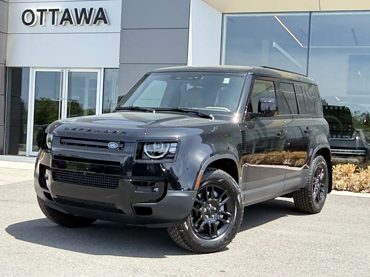 Land Rover Defender - Image 9