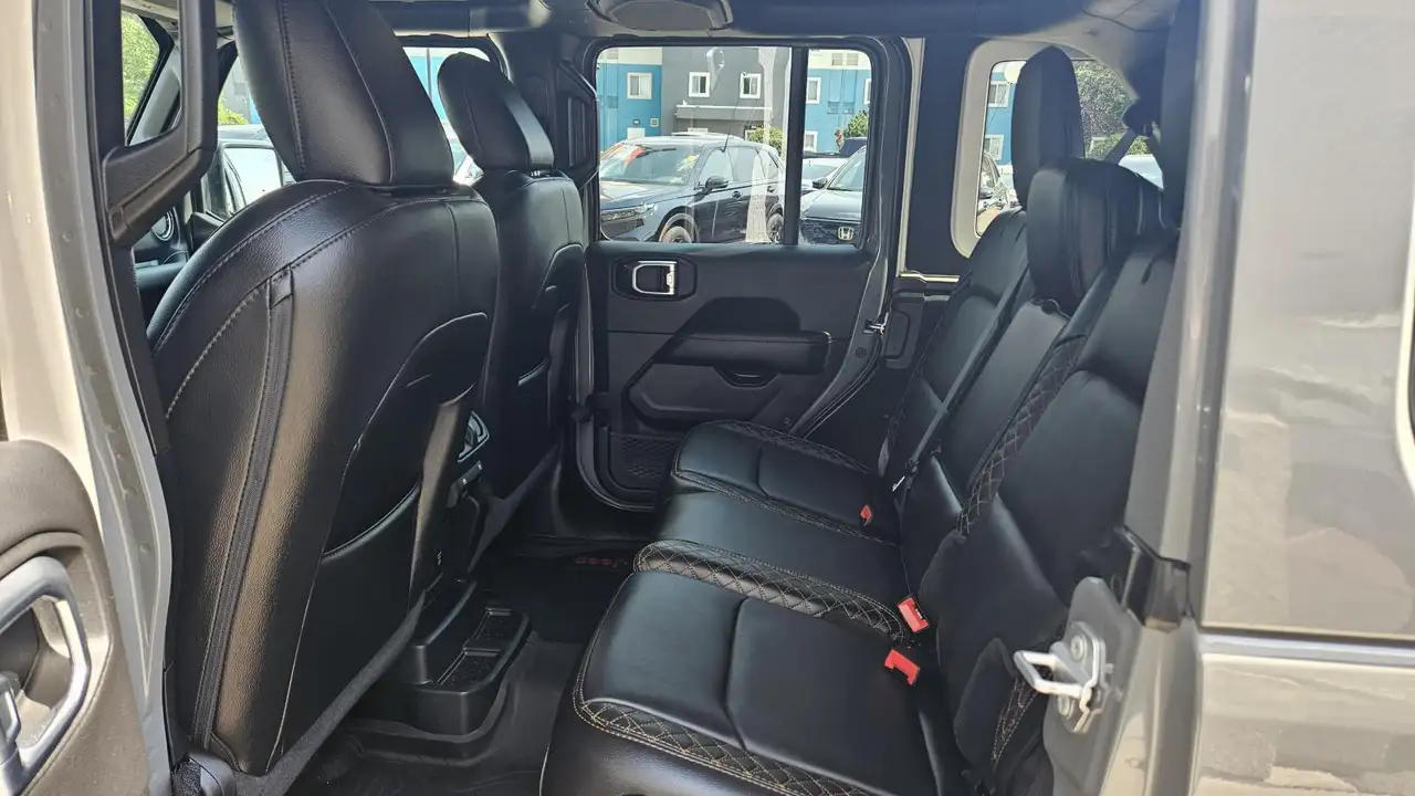 Jeep Wrangler - Image 17