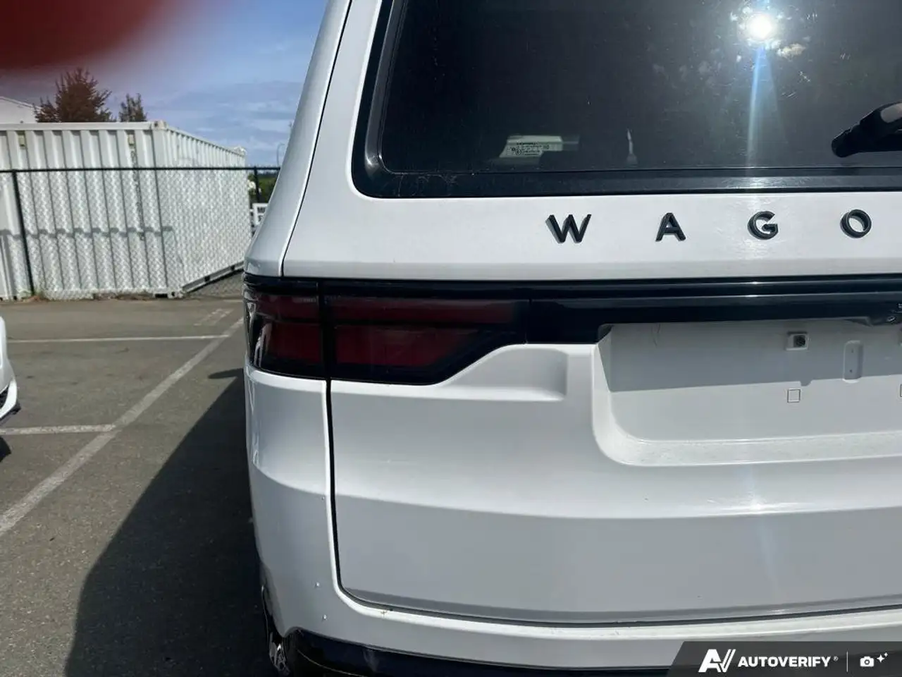 Jeep Wagoneer - Image 11
