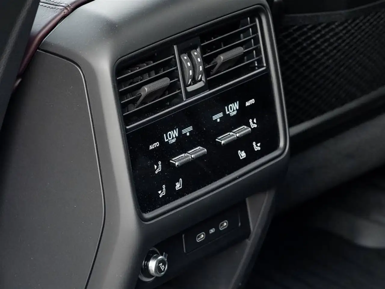 Porsche Cayenne - Image 43