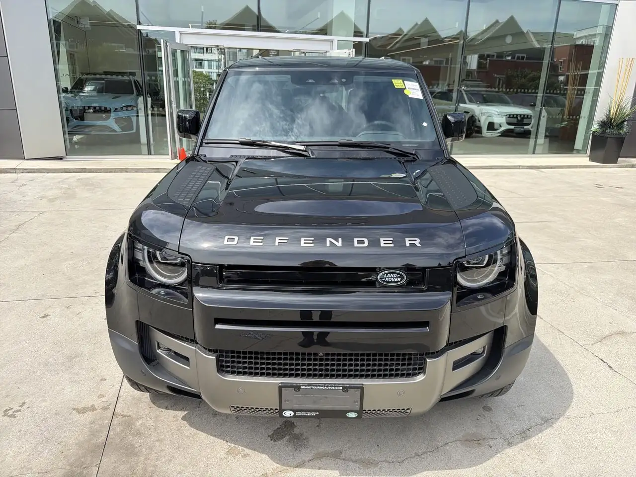 Land Rover Defender - Image 3