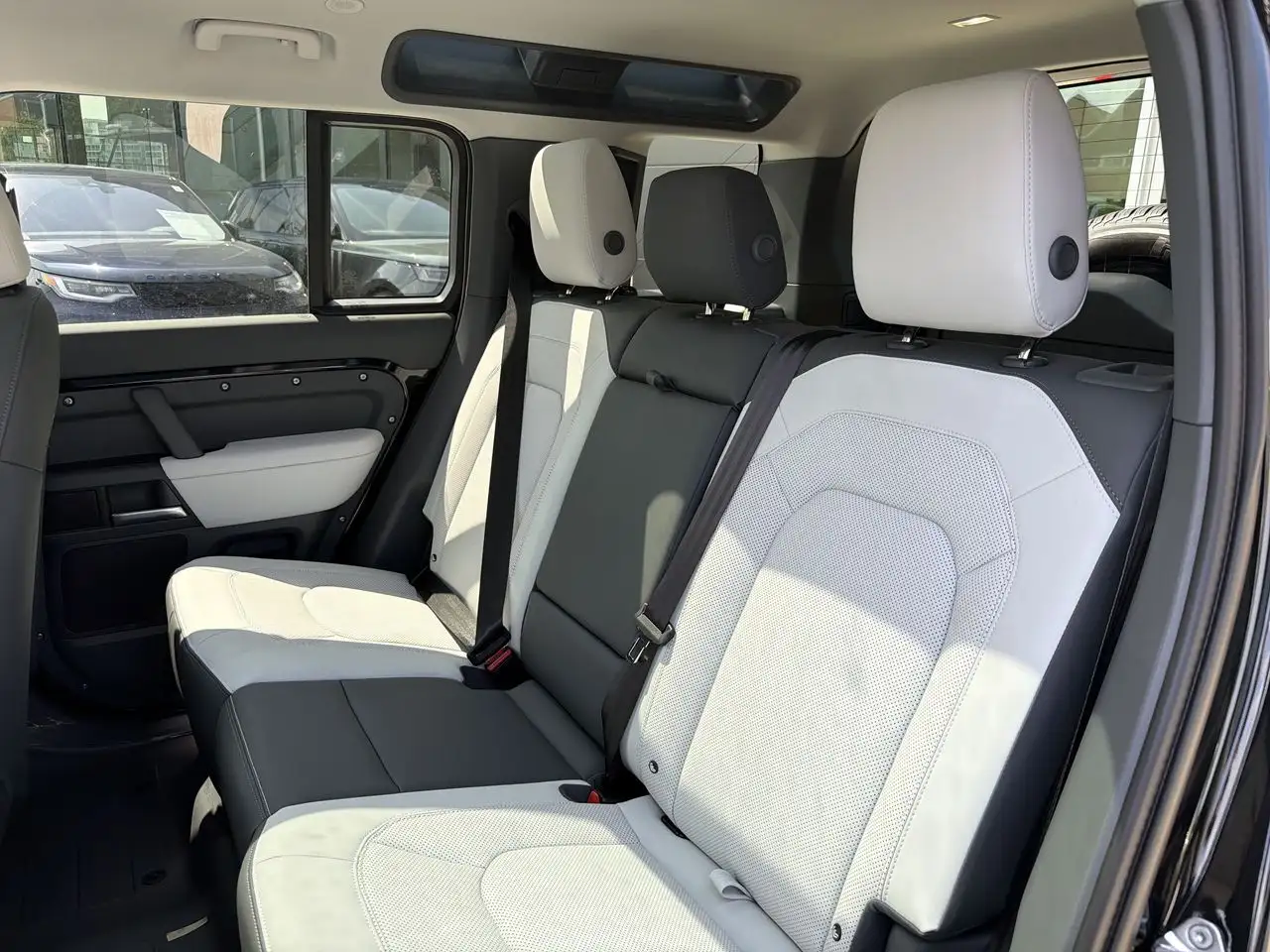 Land Rover Defender - Image 20