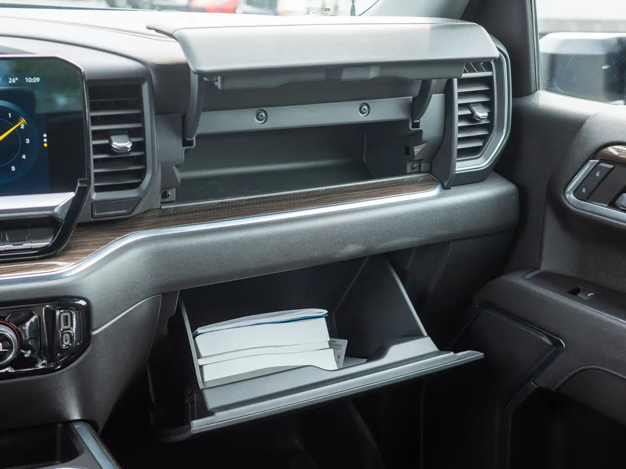 Chevrolet Silverado 1500 - Image 37