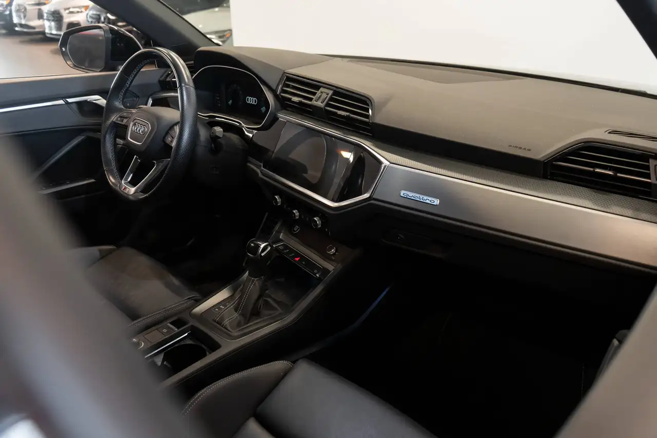 Audi Q3 - Image 6