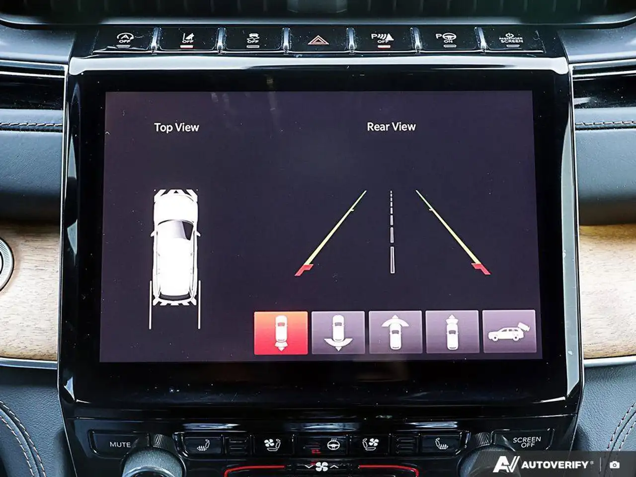Jeep Grand Cherokee - Image 30