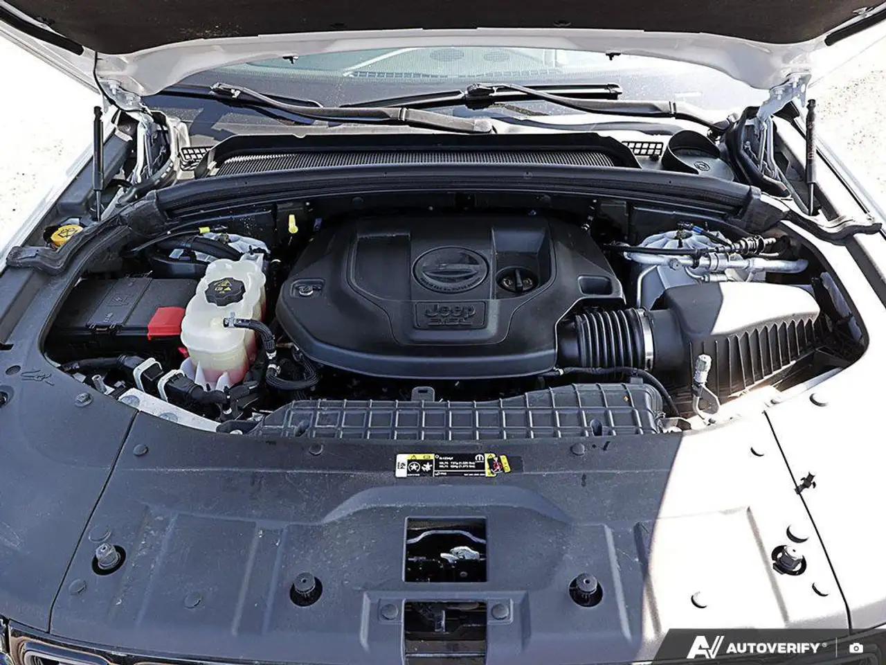 Jeep Grand Cherokee - Image 11