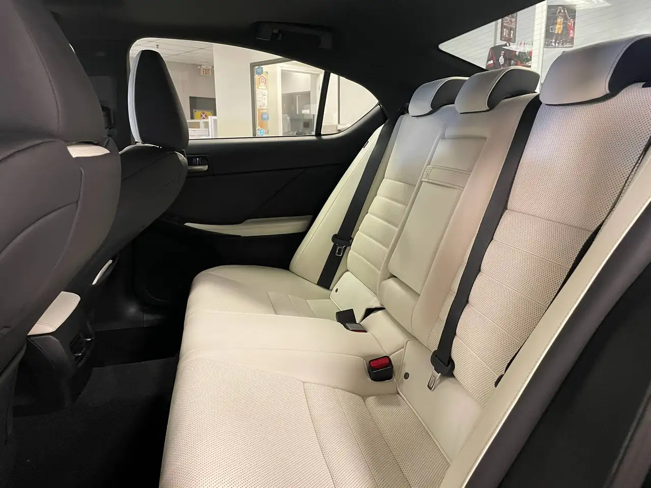 Lexus IS - Image 18
