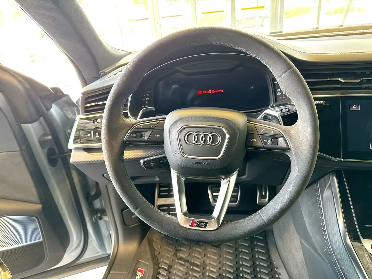 Audi RS Q8 - Image 18