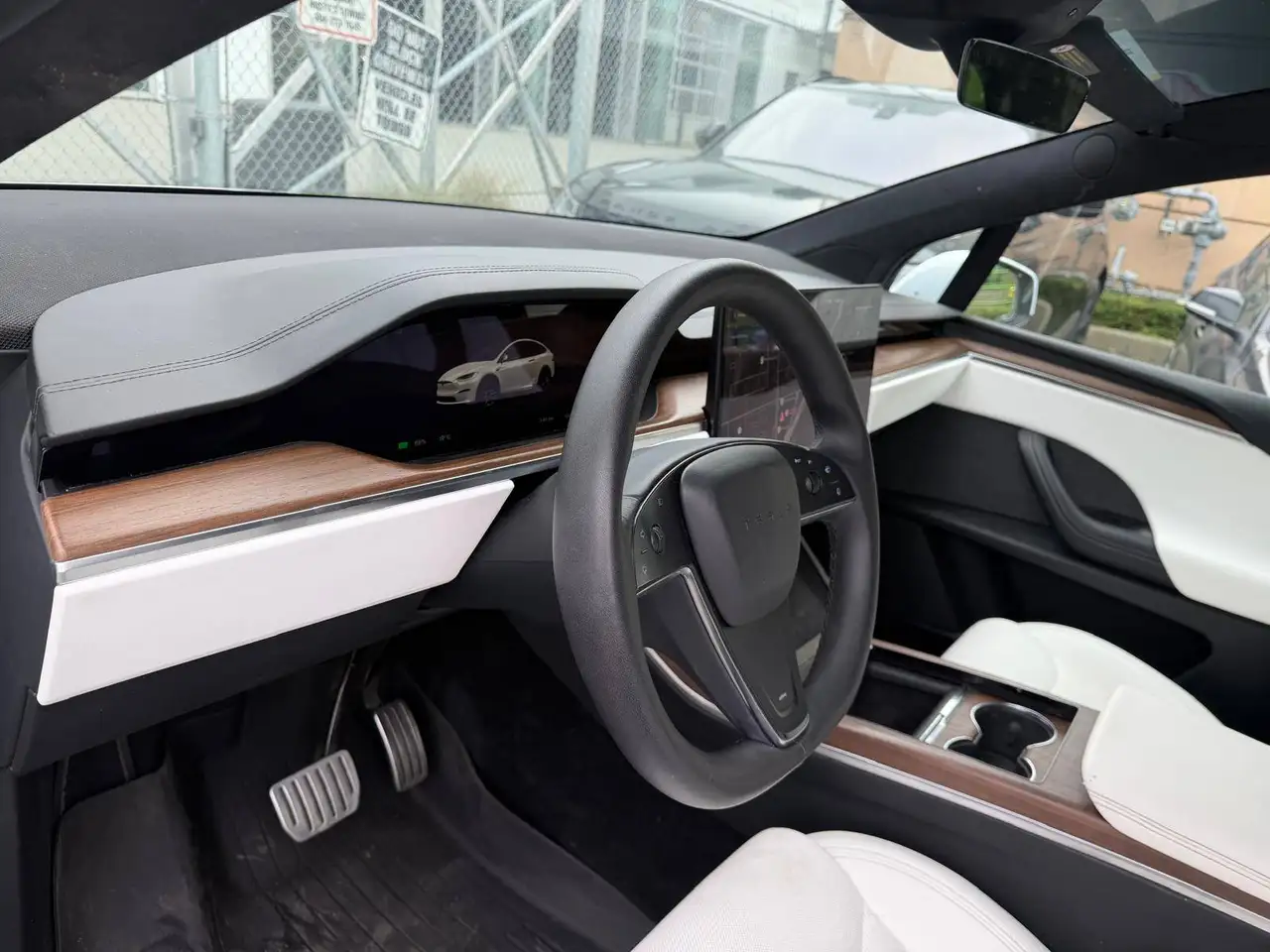 Tesla Model X - Image 3