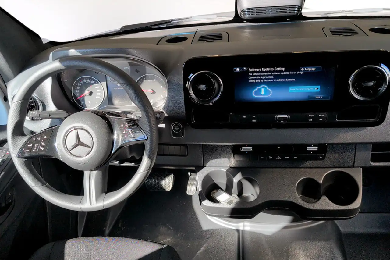 Mercedes-Benz Sprinter 2500 - Image 5